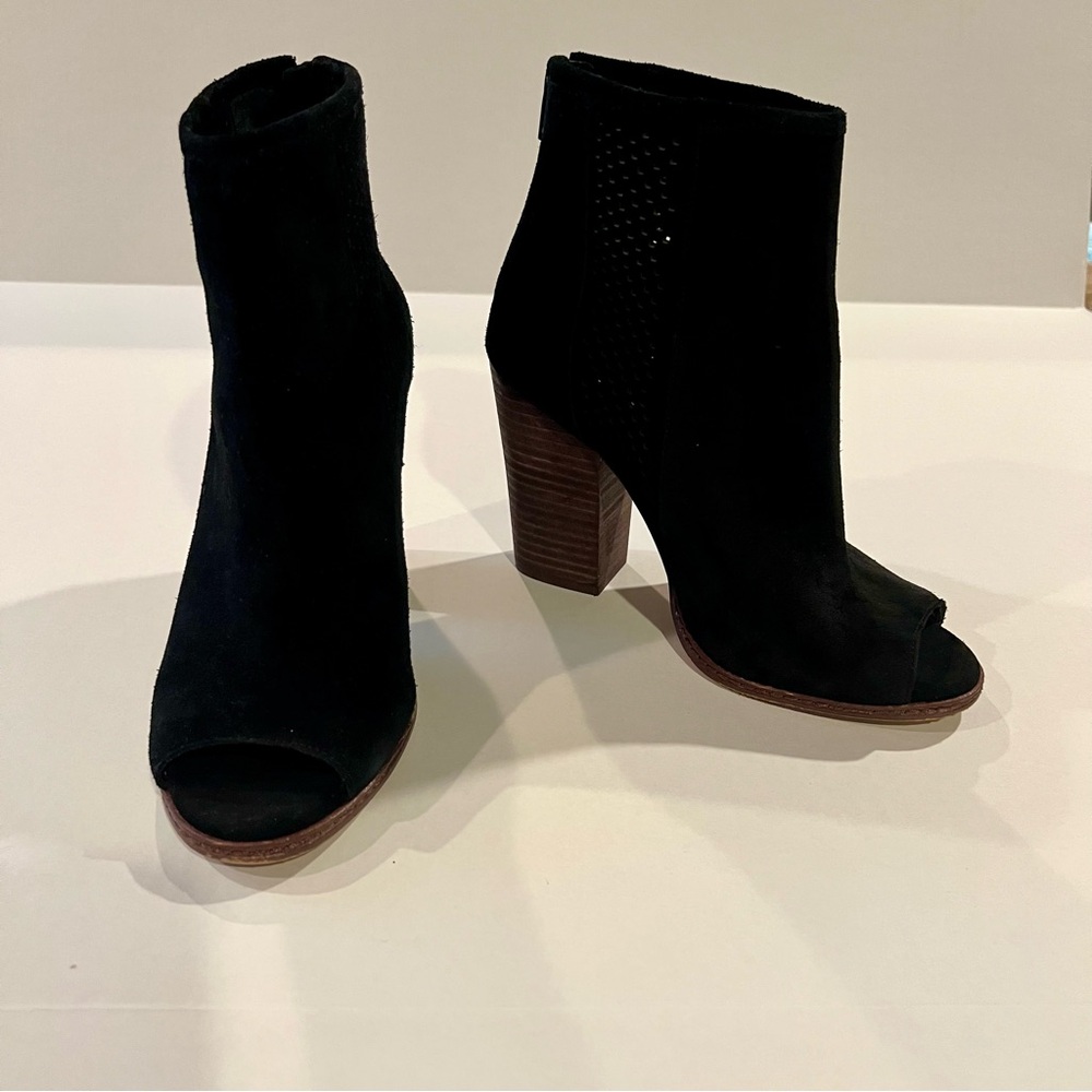 Gianni Bini Black Heeled Boots with Chunky Heel